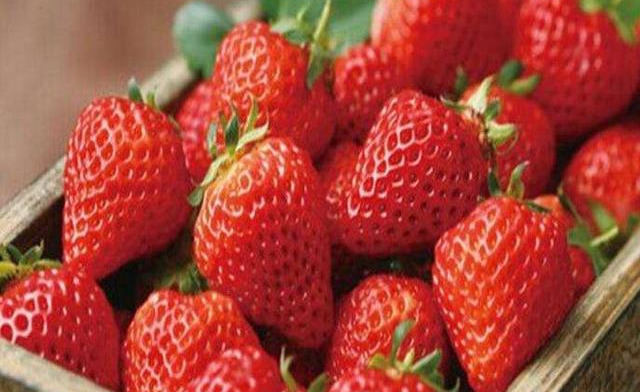 色斑|聪明女人，多吃四种食物，能淡化色斑，美白抗衰老，不妨一试