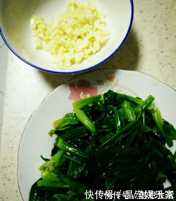 蒜蓉菠菜|天冷就爱吃此菜,常吃腰围变细了,体重降到两位数,孩子最爱吃