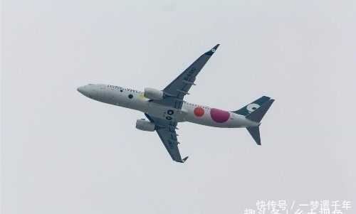 乌尔禾|国内廉价航空的代表，机身涂装被称为九色波点装，打破航空定律