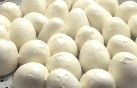 你蒸包子或者是馒头时,发面还在只用“酵母”吗难怪不好吃