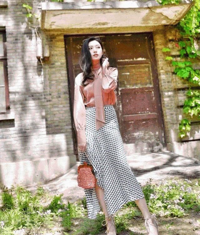 运动鞋|穿裙子都不配运动鞋，今夏流行这样穿