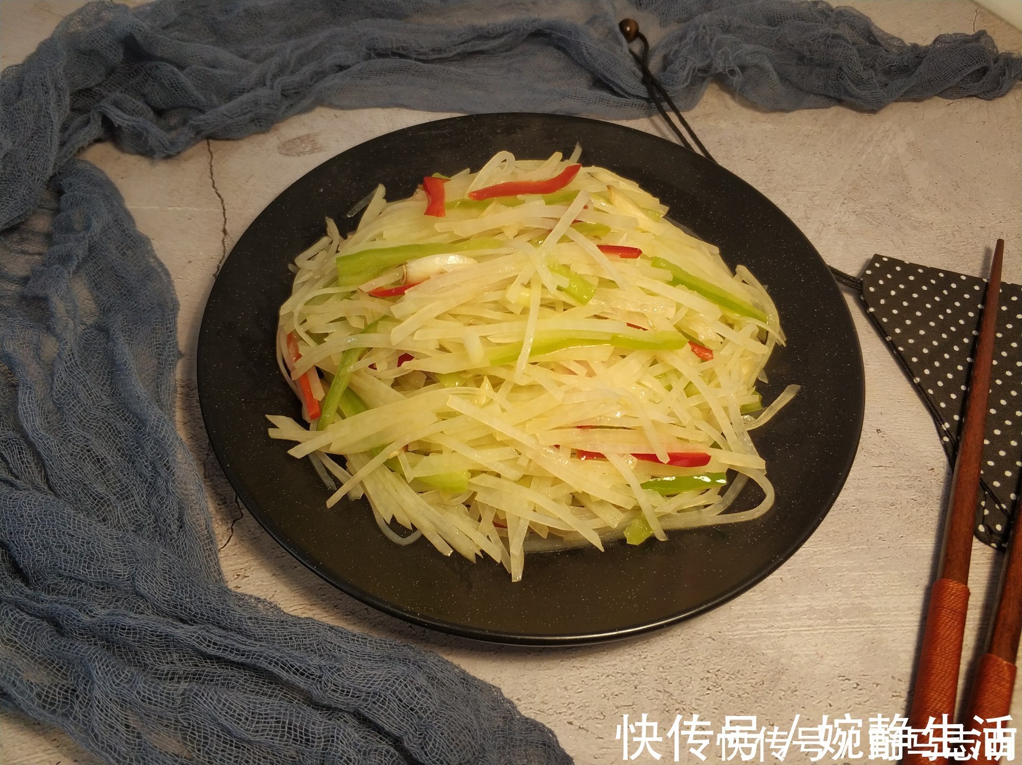 土豆丝|炒土豆丝,先放醋还是后放醋,这一步做对了,土豆丝脆爽又入味