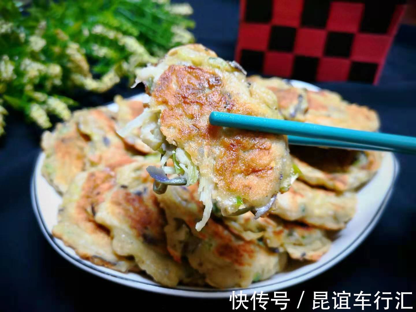 小面姨|夏天,这食材别只懂凉拌了,切成丝上锅煎一煎,鲜香软嫩好消化!