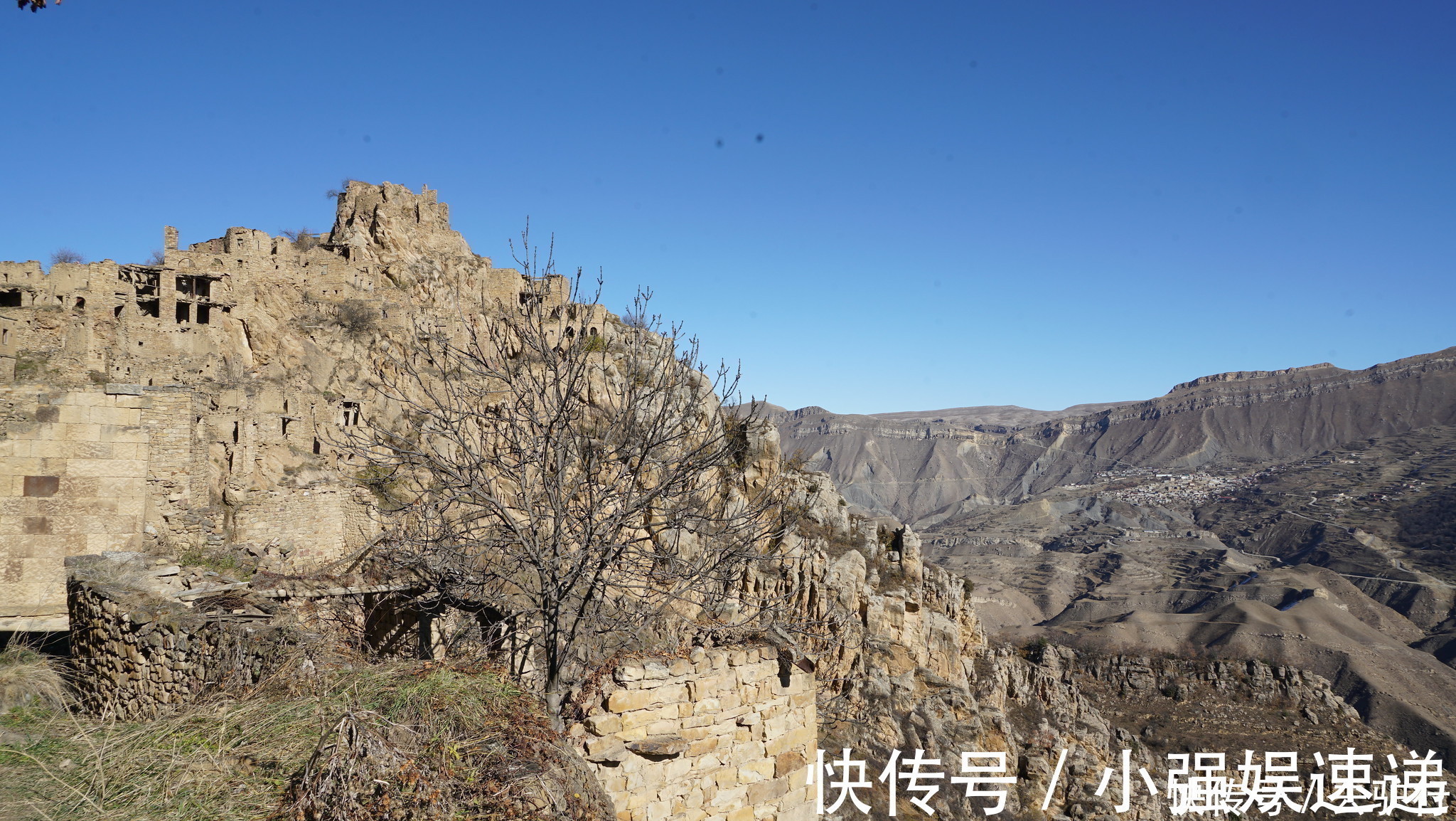 一夜之间|废弃的俄罗斯悬崖村：拥有数千年历史却已成废墟，多数人没听过它