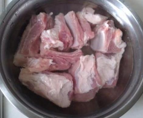 炖排骨时别焯水，婆婆用这个做法，汤鲜肉嫩无腥味，每次都不够吃
