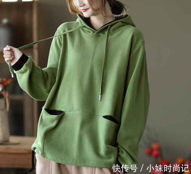 休闲|牛仔外套再经典天天穿也没意思, 时下流行这加绒卫衣, 慵懒又百搭