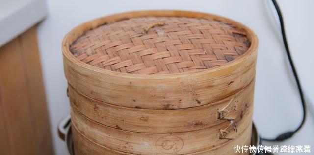 玉米面菜团子,不和面,不揉面,滚一滚就下锅,减肥也能管饱吃