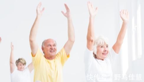 睡不着|为什么很多老人半夜醒来后，就睡不着了？医生：多半是这两个原因