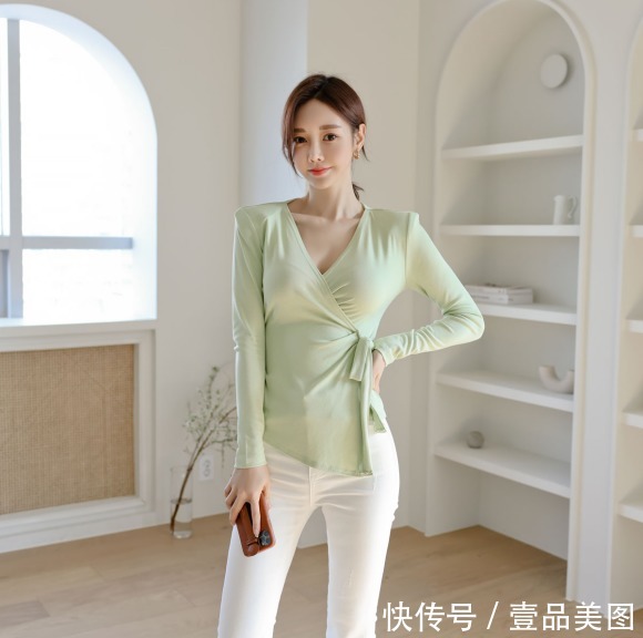 时尚搭配|女神孙允珠的时尚搭配:葱郁果绿居家宽松荷叶休闲衫