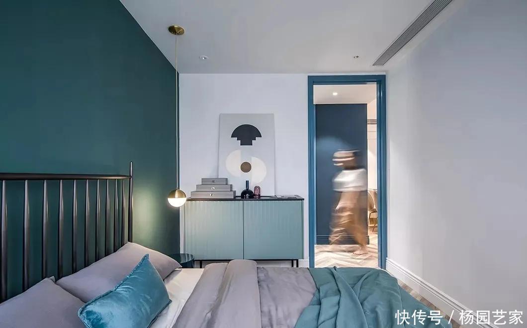齐家栗子|89㎡现代轻奢风格新房装修，粉+蓝拼色背景墙惊艳！