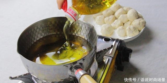 想吃肉丸子,用这种做法,肉末加一块老豆腐,锅里一炸,真香