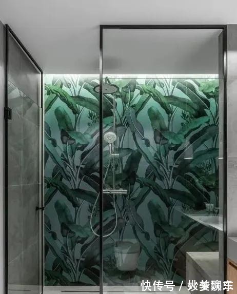 木格栅|108㎡现代简约风三室装修,用这样的木格栅做隔断,好美呀