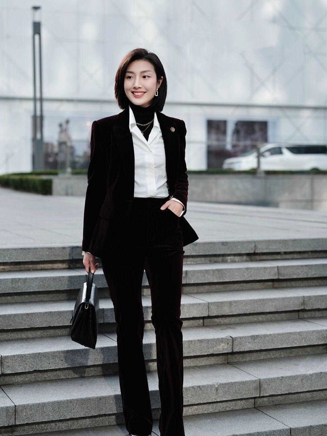 白色衬衫 冬季通勤怎么穿?看看这些干练知性的穿搭方式,日常实用不挑人