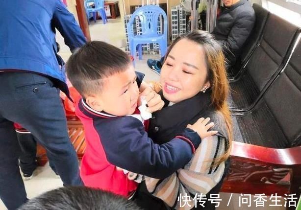 小李|闺蜜俩同岁,一个全职妈妈一个职场妈妈,多年后重逢差距一目了然