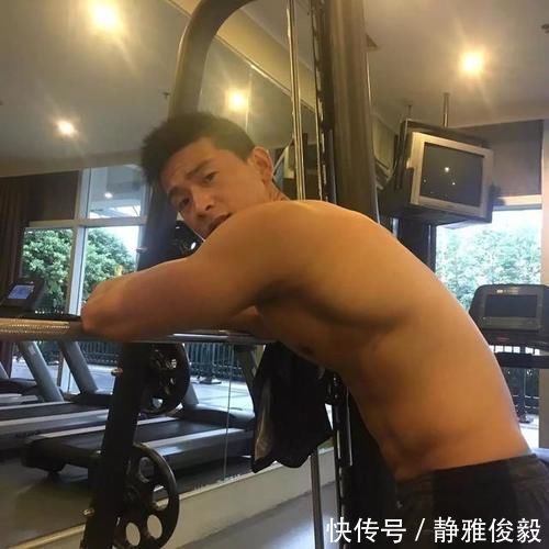 荷尔蒙|荷尔蒙爆棚的肌肉型男，颜值高还有腹肌和胸肌