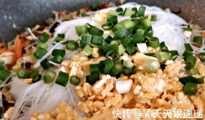 胡萝卜|做馅饼时,别再和面了,试试此做法,外酥里嫩,比买的还好吃