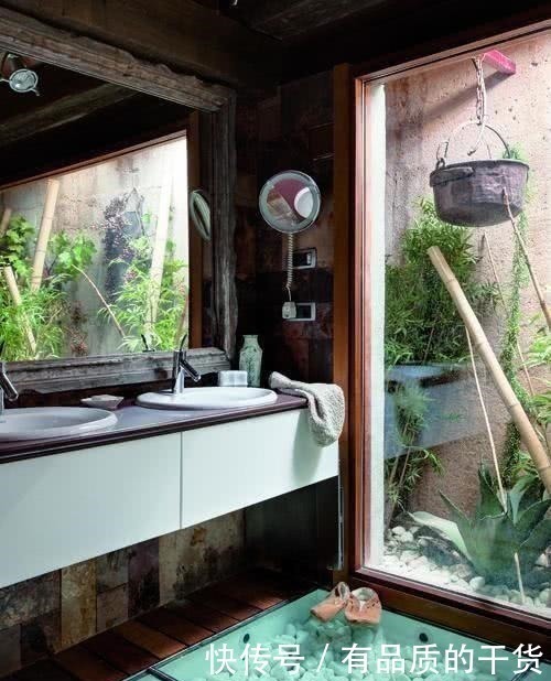 玻璃|朋友家的玻璃地板火了!装修剩点玻璃砸碎了填充进去,不敢上脚踩!