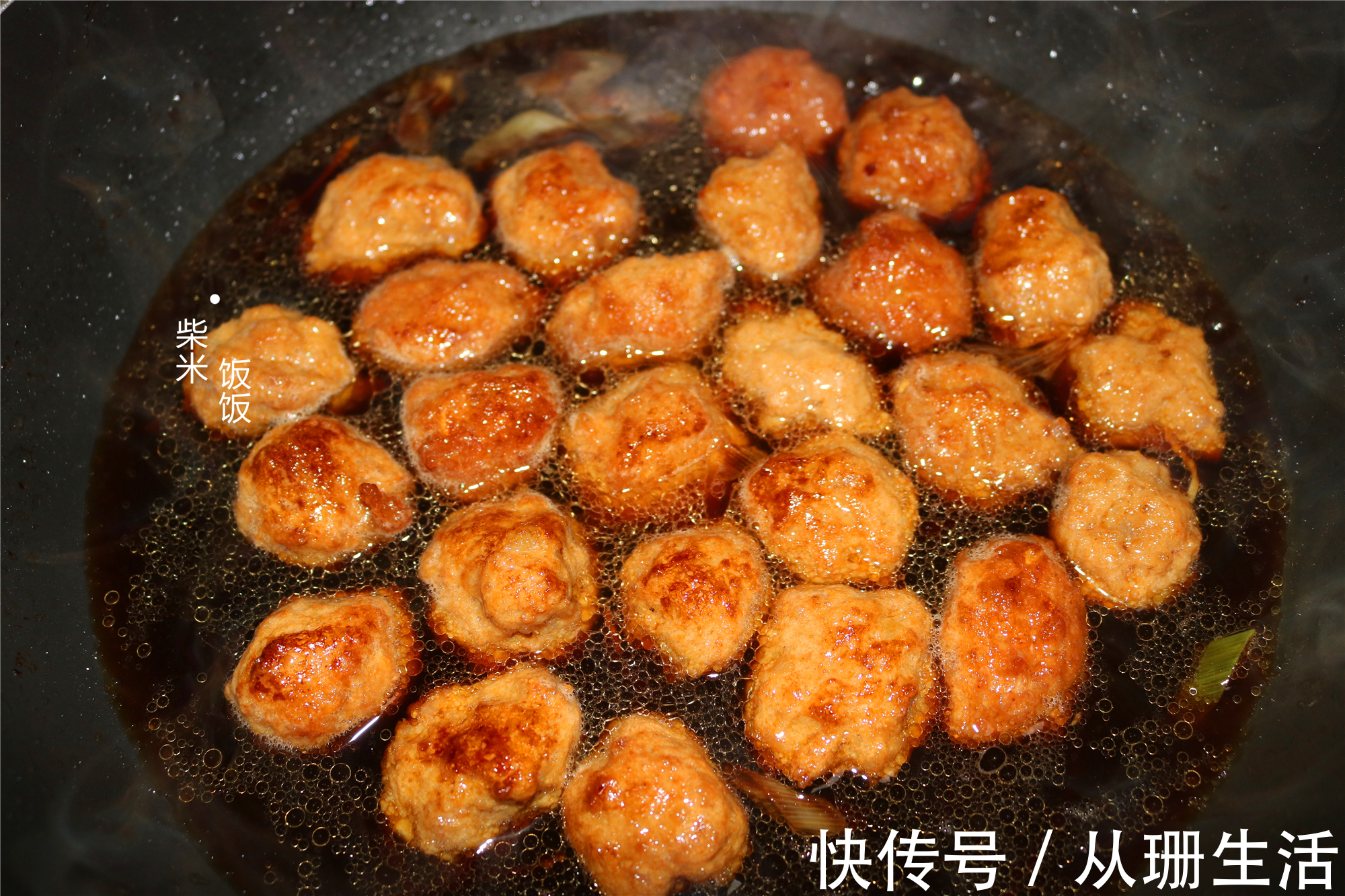 猪肉丸子这样做，不散不柴，鲜嫩有弹性，做一盘连汤也不剩