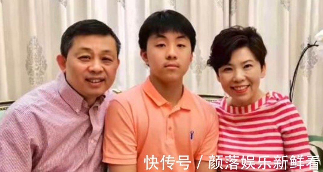 林翰铭|邓亚萍晒全家福!51岁老公罕见出镜,15岁大儿子已成马龙亲师弟