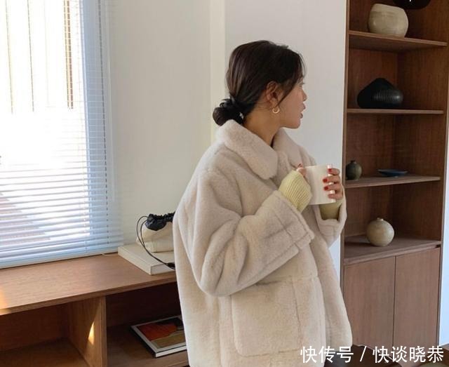 羊羔|别再说“羊羔毛”臃肿显胖了!这样穿!显瘦又高级!