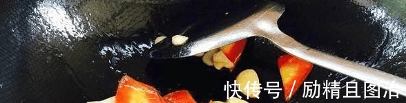 美味佳肴|洋葱和它一起炒着吃, 比肉还香, 比燕窝还养人, 还能清理血管!