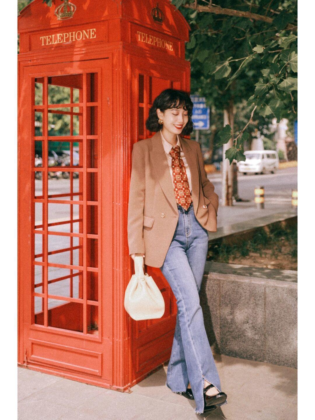 微喇叭|牛仔裤怎么搭配才时髦？搭配西服和衬衫，让你美出新高度，超漂亮