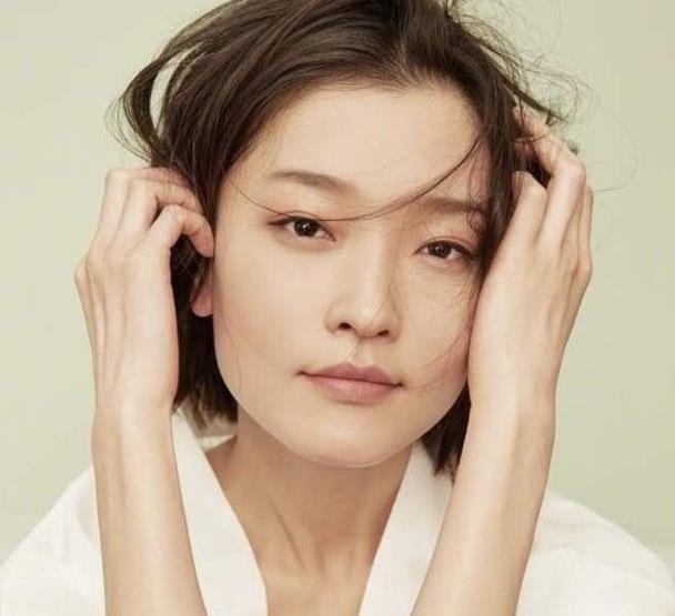 五官 女人脸上有这4个标志,很适合剪“短发”发型,瘦脸又显气质