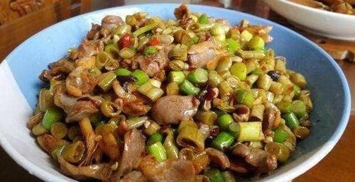 它是鸡身上的“宝贝”，1只鸡就1个，健脾胃促消化，还能治口疮