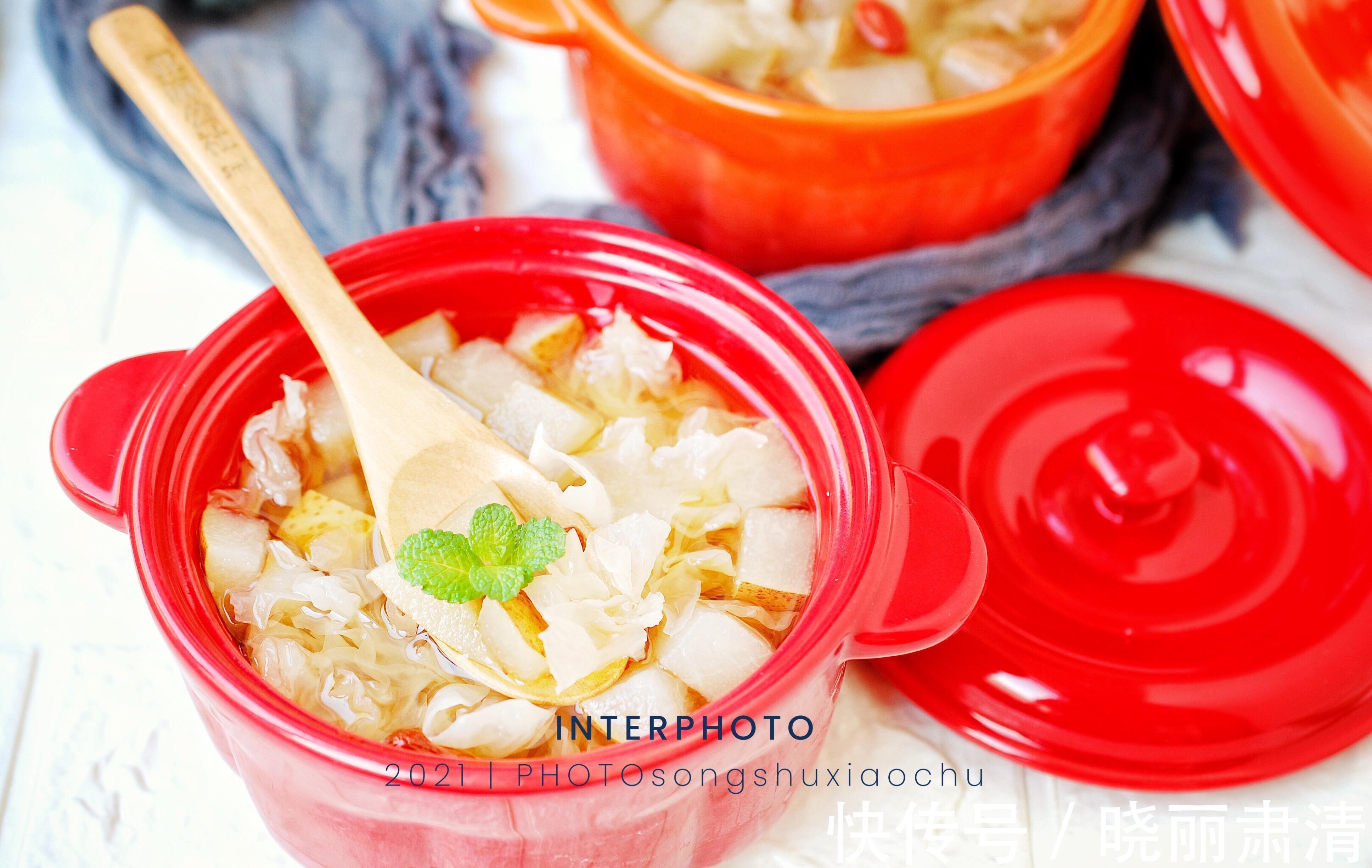 冰糖银耳雪梨汤|天冷了,给家人做道汤,清肺滋补不上火,女性多喝好处真多