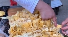 切开|女子拼多多买“菠萝蜜”,30斤花了79元,切开后:发错货了?