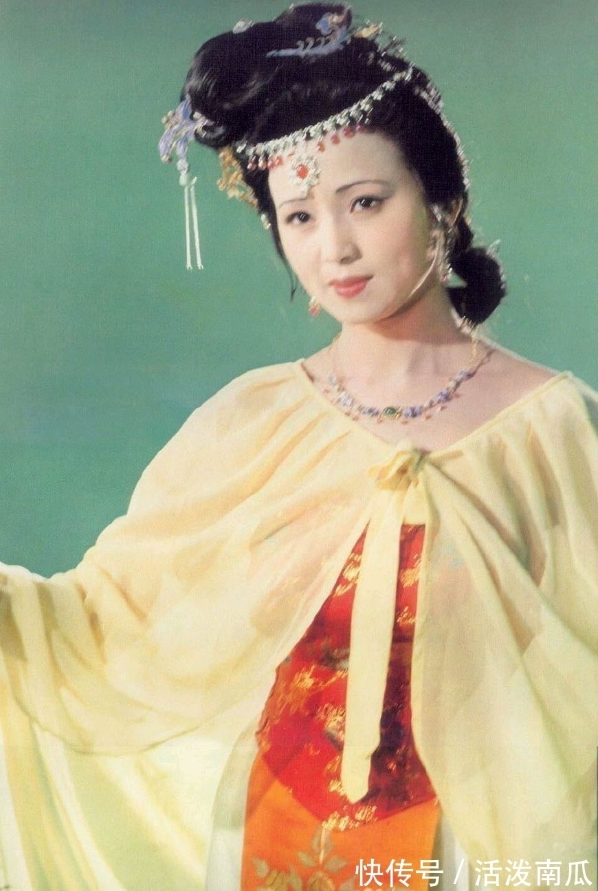 孤儿!红学又一大发现,晴雯和秦可卿都是孤儿,是从皇宫出来的