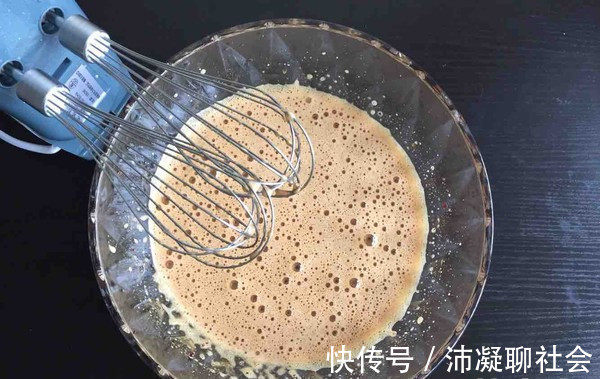 家里有面粉和大枣，就能做枣糕，比蛋糕简单香甜，新手一做就成功