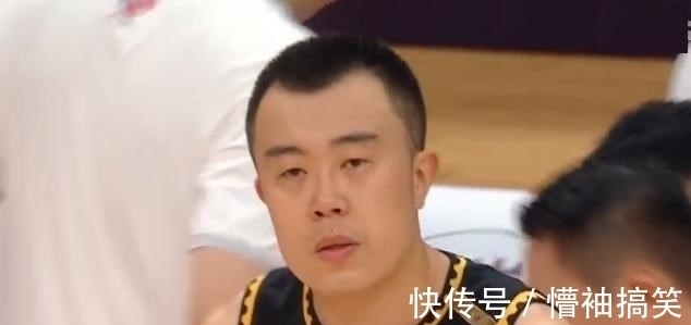 韩德君|CBA第二轮央视见证神奇一幕:韩德君戏耍丁彦雨航,球迷大呼过瘾