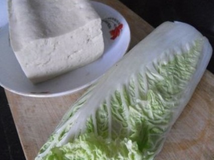 白菜炖豆腐，不要直接下锅炖！学会一招，汤汁香浓，嫩滑好吃