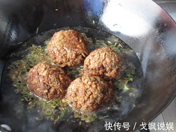 在家这样做狮子头,肉质鲜嫩有营养,隔三差五做,简单易学又下饭