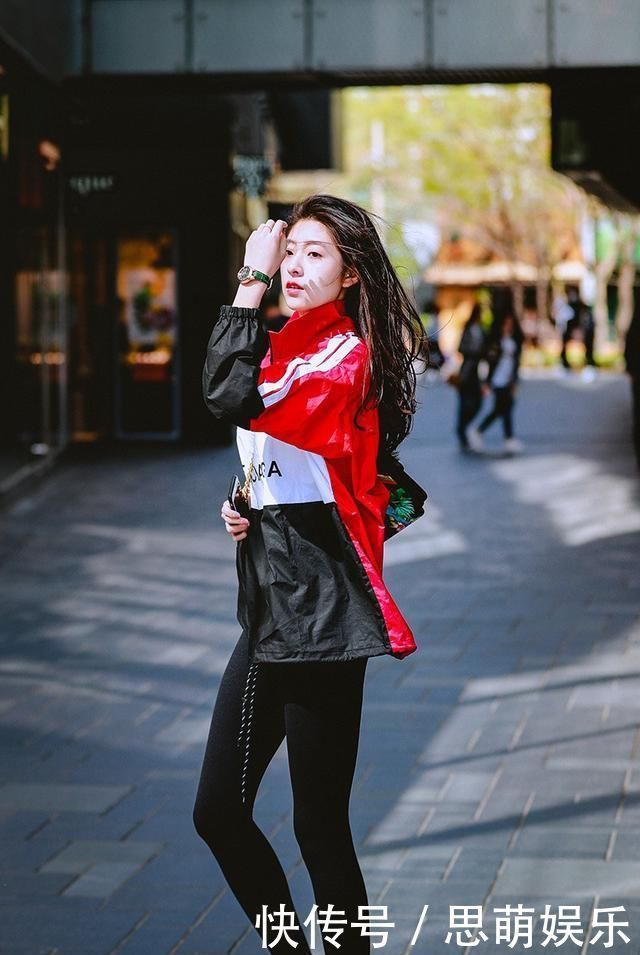 街拍学会时尚达人们的穿衣之术,你也可以轻而易举地穿出时髦感