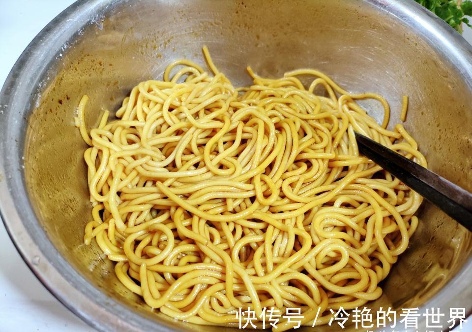 面条用上这方法，一周5顿都不烦，一口下去可香了，营养多还健康
