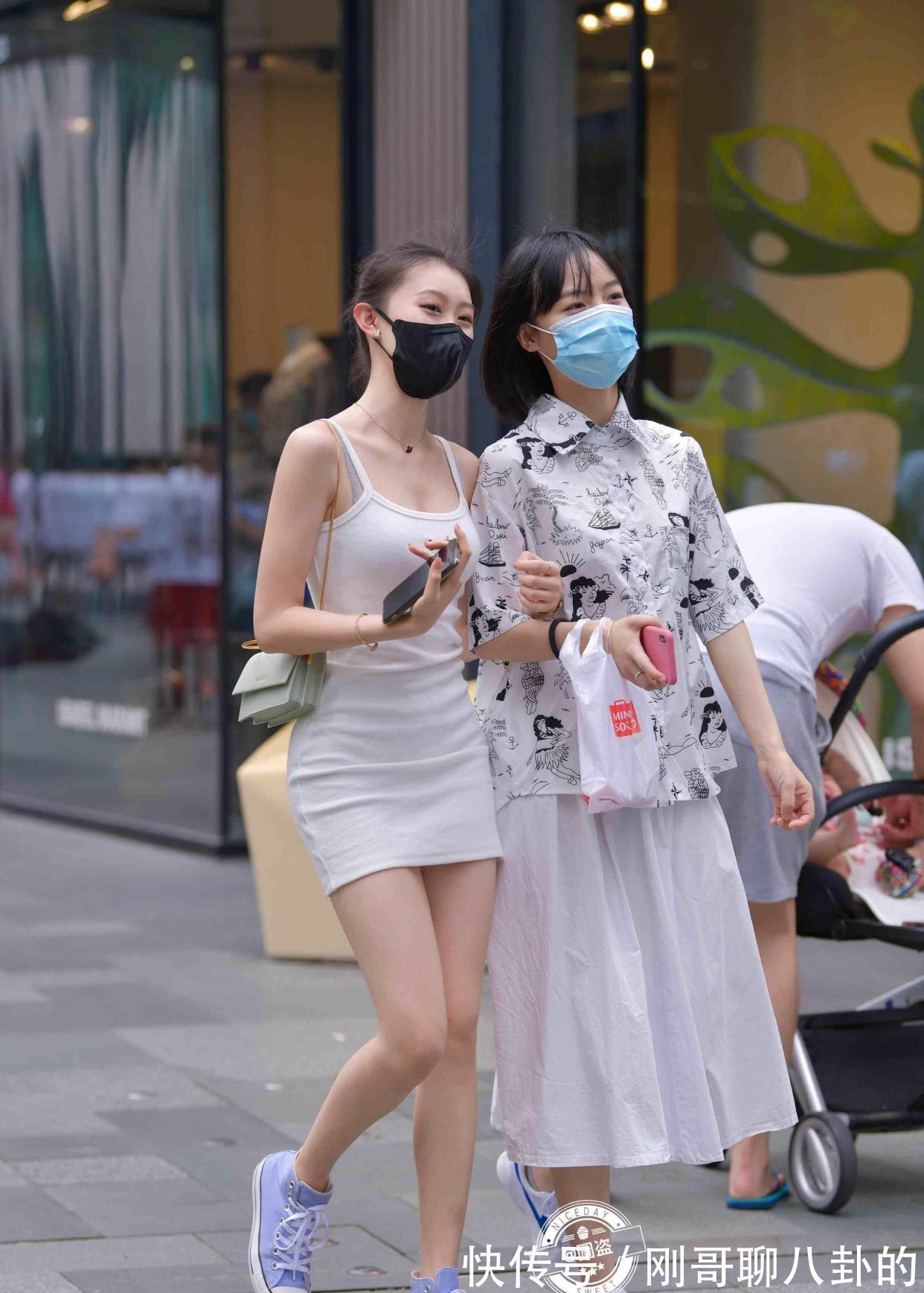 字裙|活力满满的连衣裙装扮显得独特别致,你负责优雅就可以,淡雅大方