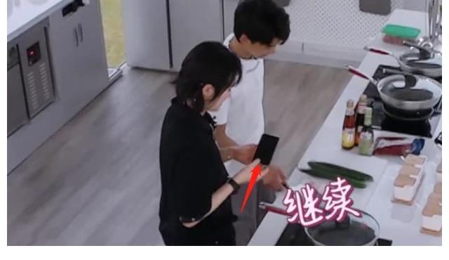 周也|谢谢你龚俊,让我对《中餐厅》还有一丝丝执念