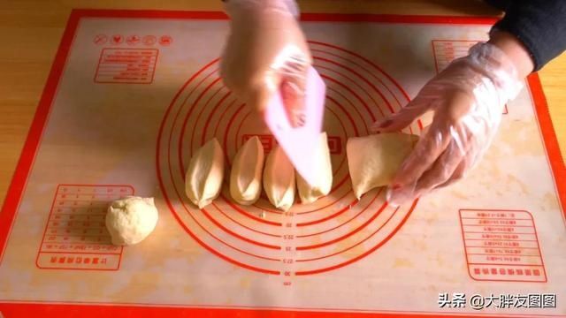 揭秘!奶黄包的家常做法,爆浆流心,软到捏不住