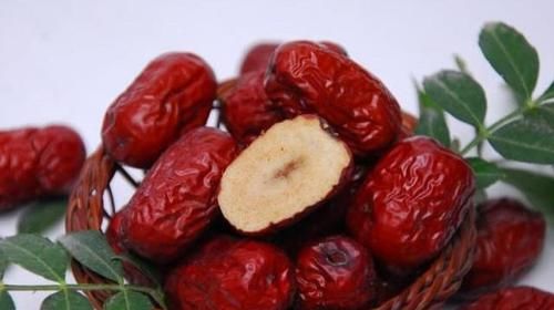 女性坚持吃3种食物，补血益气，滋阴润燥，排出子宫污血