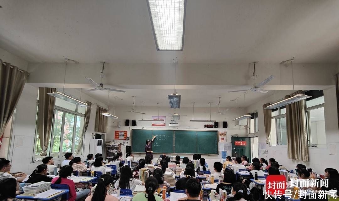 数学老师张让琛：坚持情境教学，和学生在一起，她会发光|“百年白中”名师报道⑧ | 张让琛