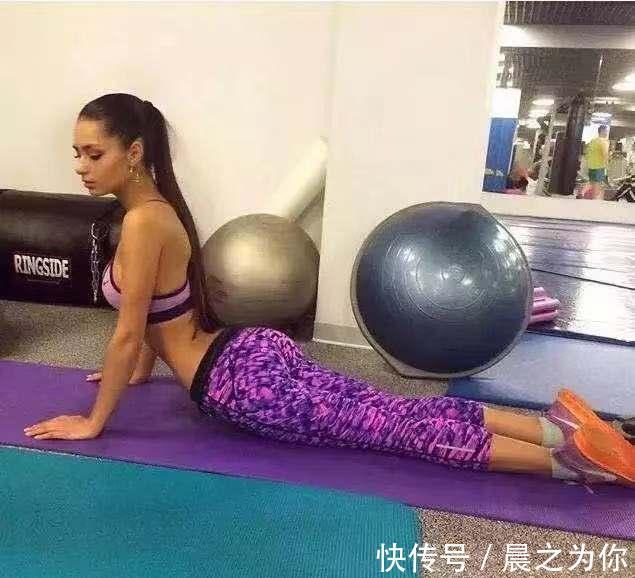 深蹲|俄罗斯姑娘酷爱深蹲训练,曲线迷人,长相酷似Angelababy
