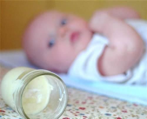 麻烦|小蚊虫大麻烦，宝宝眼睛都肿了，驱蚊止痒，妈妈只用8个小妙招