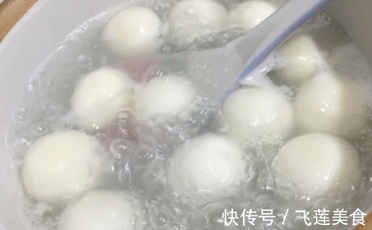 煮汤圆,冷水下锅还是热水下锅?9成人弄反了,难怪汤圆总是破皮