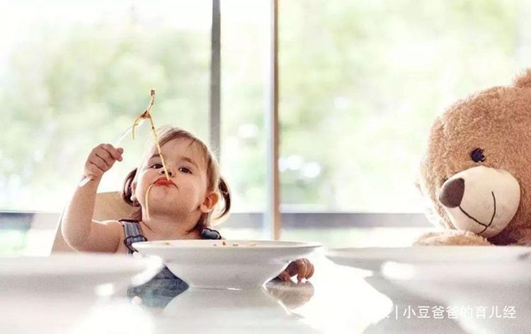 餐具|8月龄宝宝被奶奶喂进医院,儿科医生:不懂辅食,也别糊弄孩子