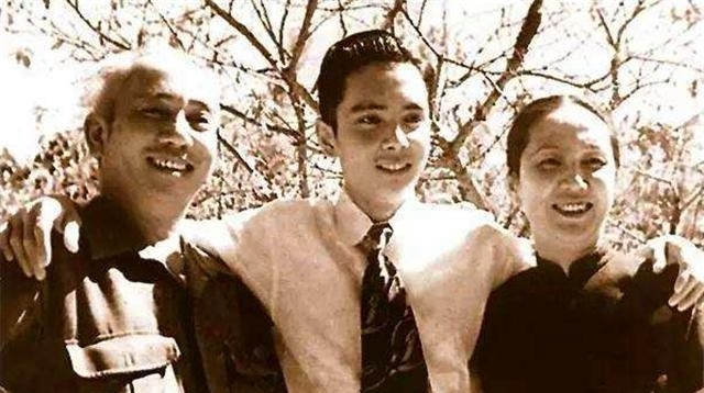 拒之门外|单位加班回家迟到,他被妻子拒之门外,无奈在公园选择自杀