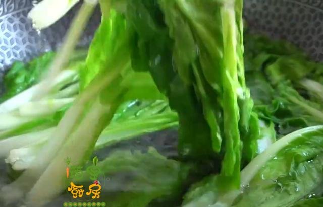 早餐饼这样做，青菜、粗粮加鸡肉，粗粮细做，营养健康，做法简单