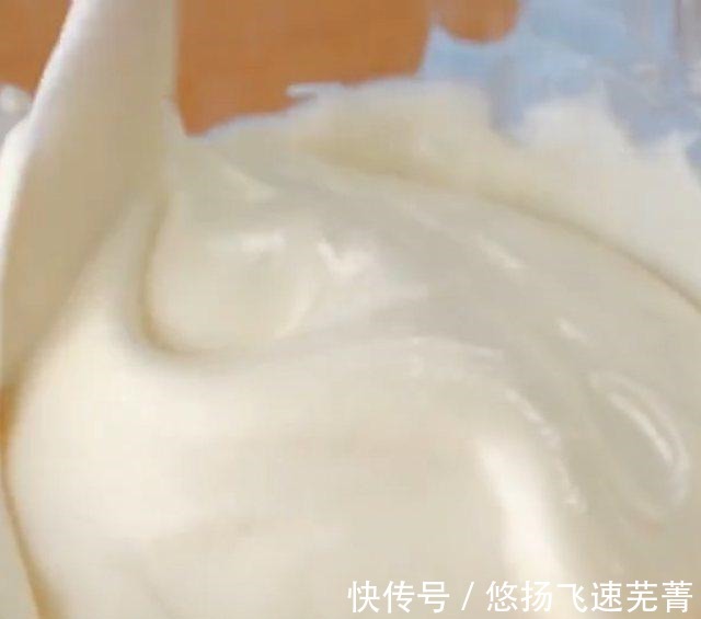 混合|颜值非常高的斑马纹酸奶蛋糕，吃起来非常柔软！
