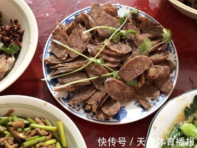 财神|大年初二回娘家拜年,十道菜多年未变,夫人说贵客来了才能吃上